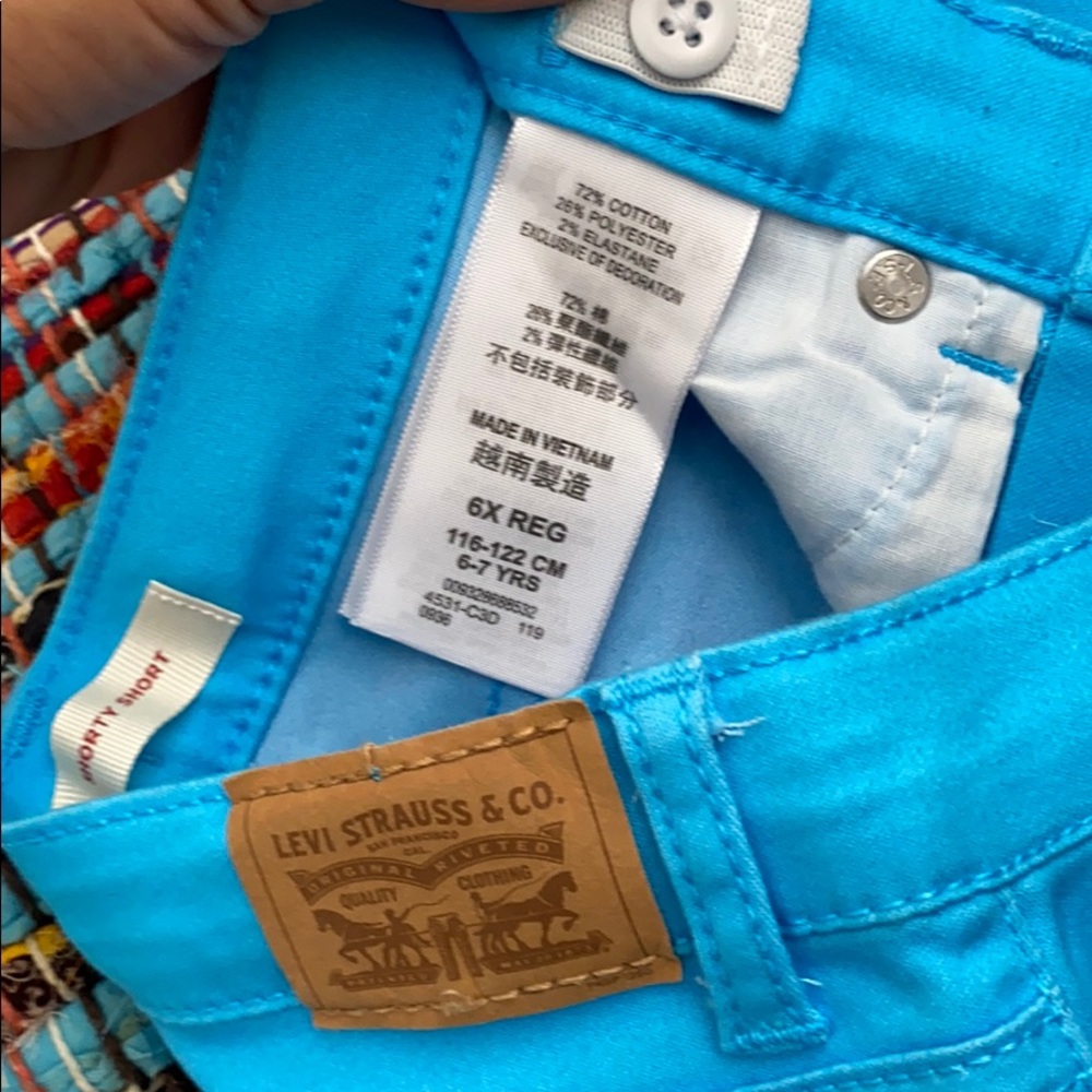 Shorts - Picture 3 of 4